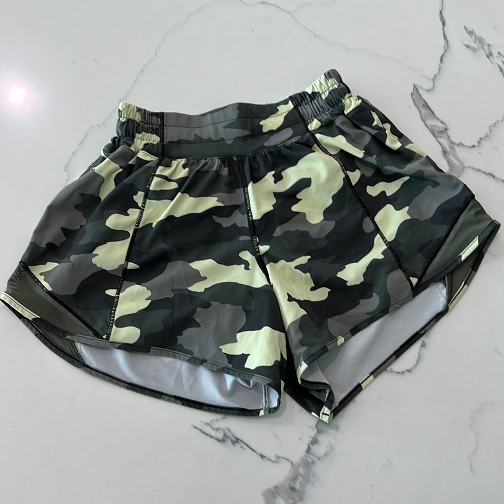 lululemon hotty hot size 2 camo shorts